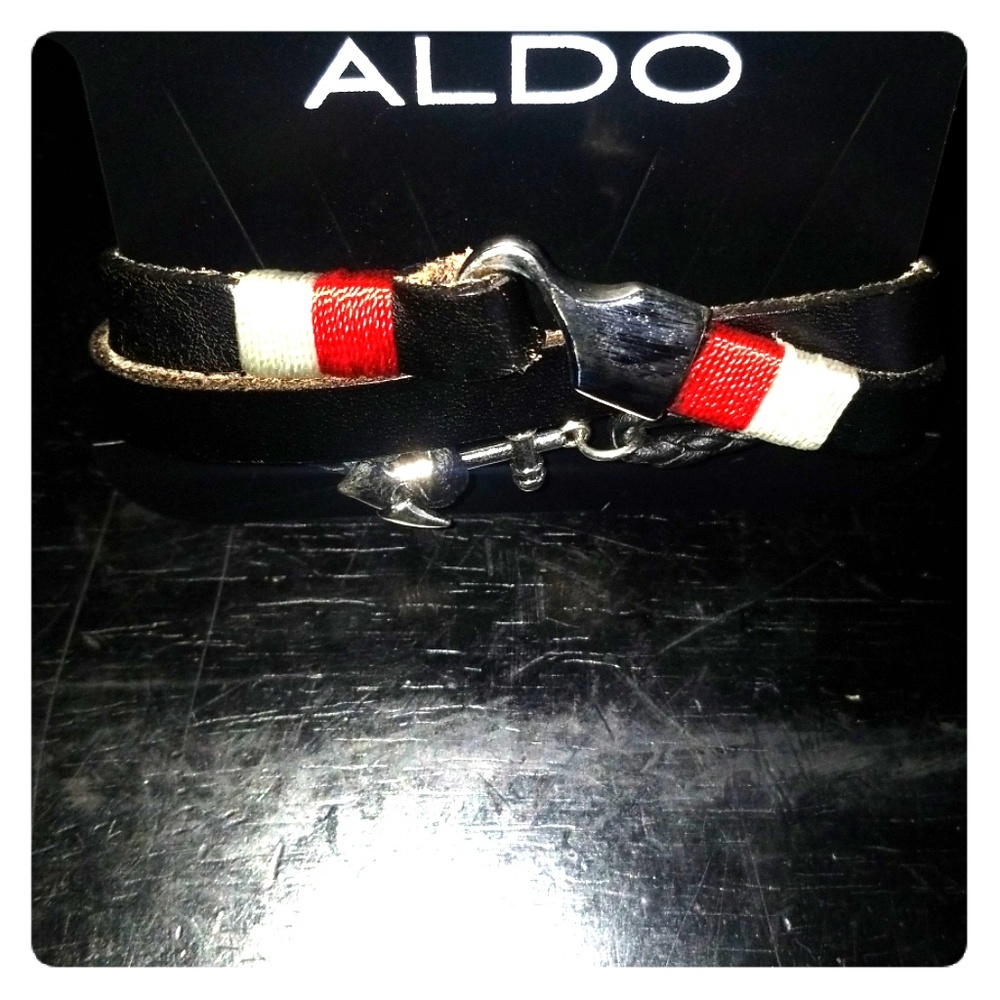Also anchor bracelet